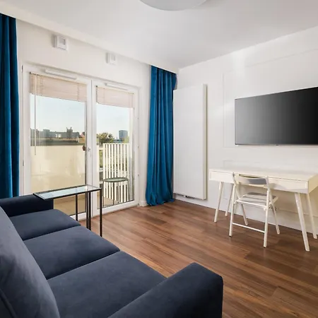 Praga Bliska Glamour By Bookinghost