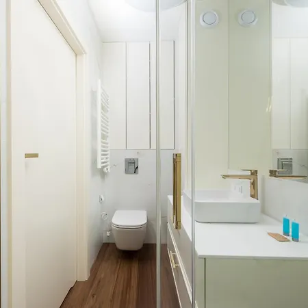 Praga Bliska Glamour By Bookinghost Varsó