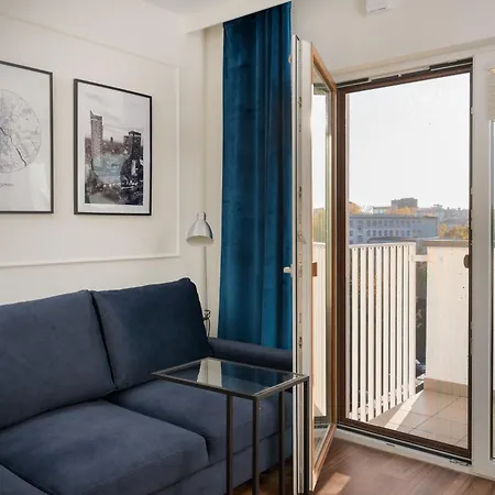 Praga Bliska Glamour By Bookinghost *