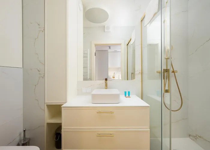 Praga Bliska Glamour By Bookinghost *