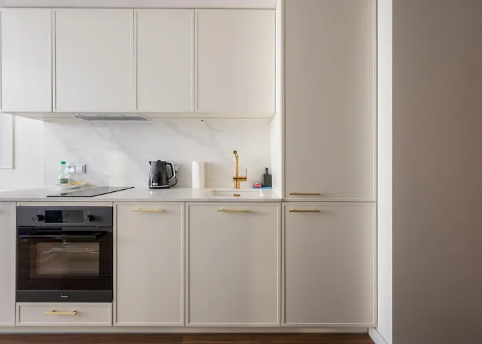 Praga Bliska Glamour By Bookinghost Варшава