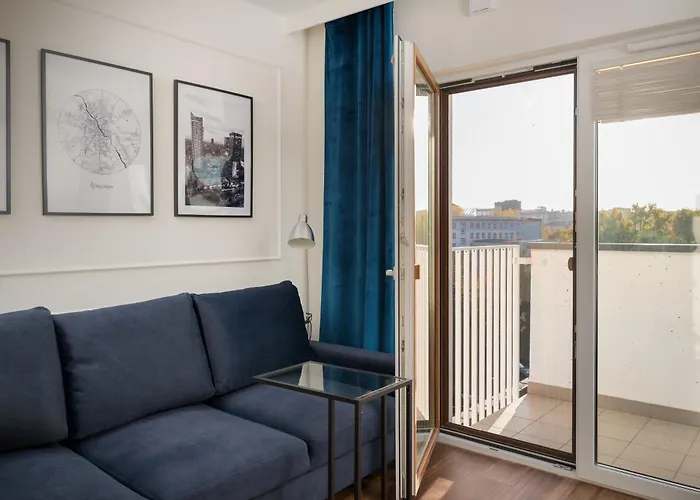 Praga Bliska Glamour By Bookinghost *